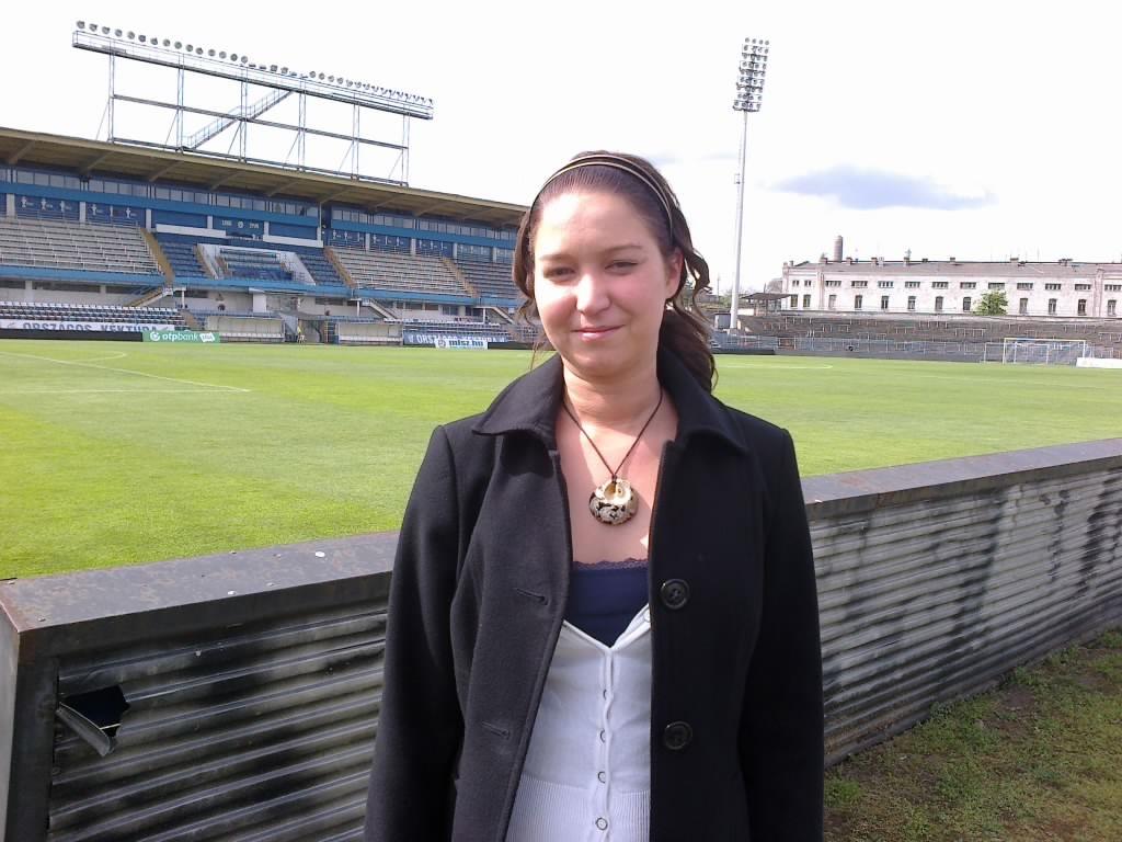 Ma már kék-fehérben látja szépnek a világot a kispesti leány