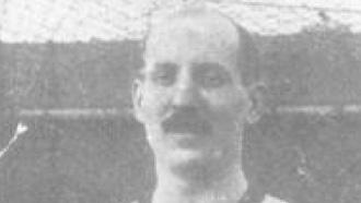 Ezen a napon született Károly Jenő, az MTK első válogatott futballistája, a "Tanár úr"