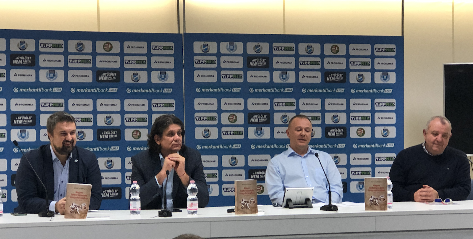 Könyvbemutatót tartottak a stadionban - MTK-kötődésű edzők lengyelországi sikereiről olvashatunk