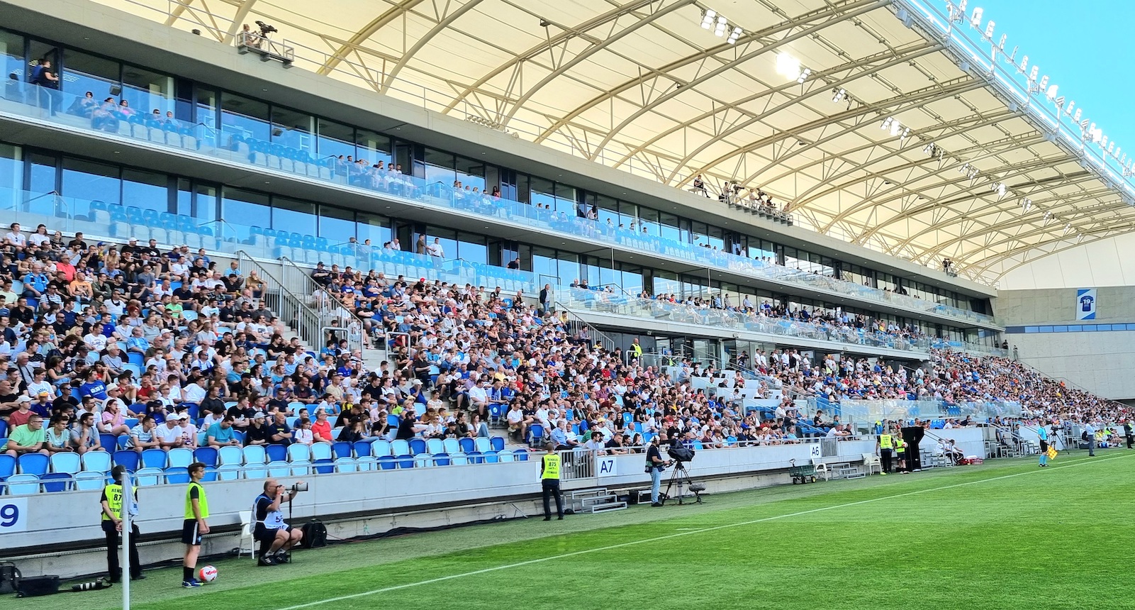 Ingyenes a belépés a szezonnyitóra - a bérletesek a helyükre ülhetnek!